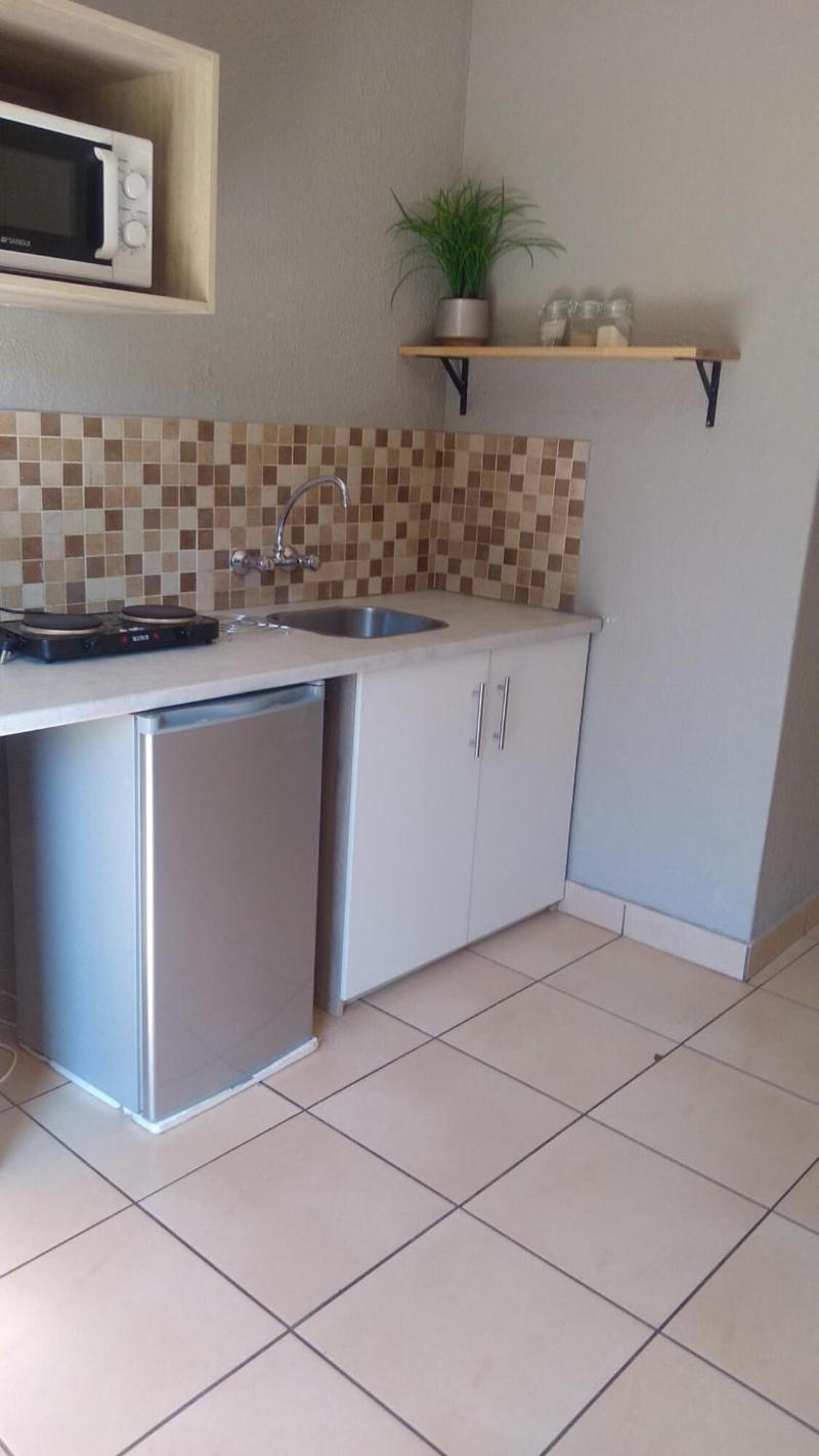 Cozy Guestrooms In Midrand image