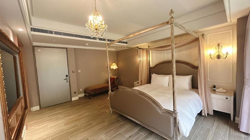 Grasse Grace Manor image