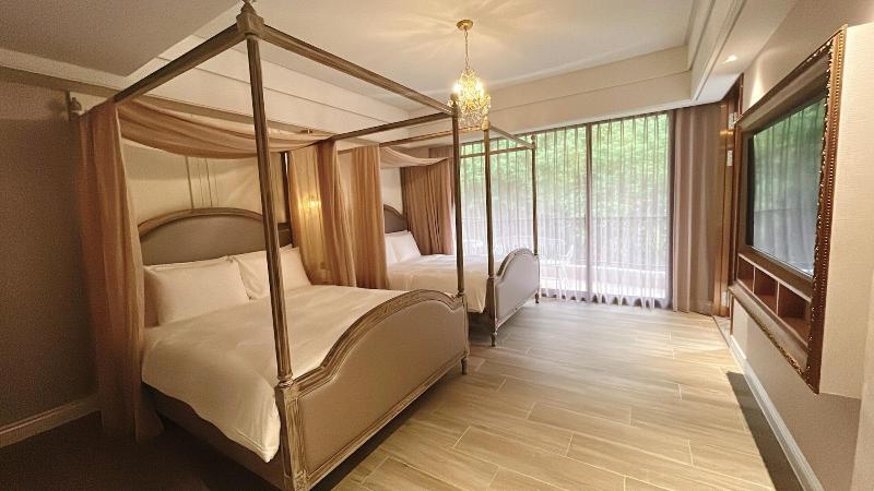 Grasse Grace Manor image