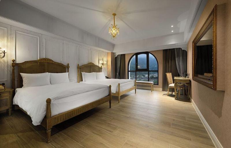 Grasse Grace Manor image