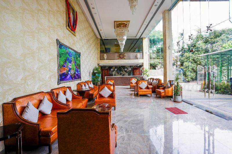 The Avenue Grand image