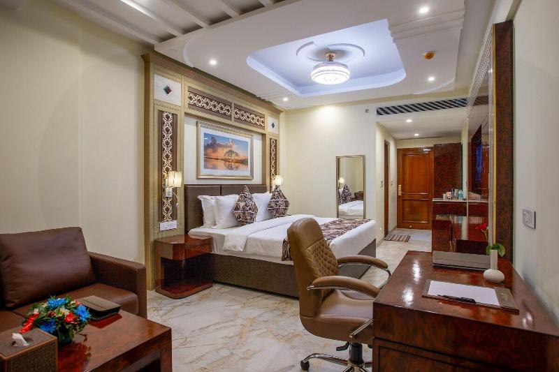 The Avenue Grand image
