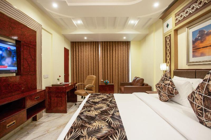 The Avenue Grand image