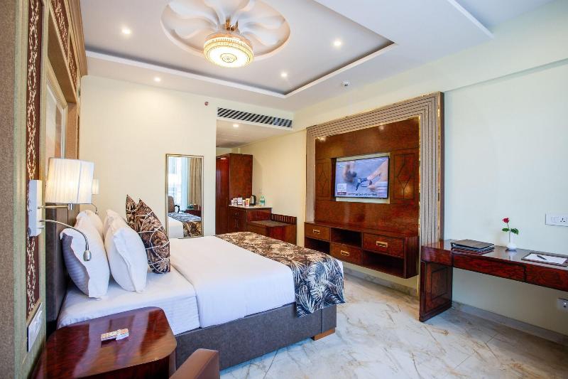 The Avenue Grand image