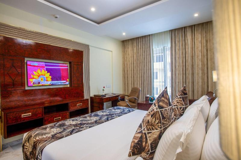 The Avenue Grand image
