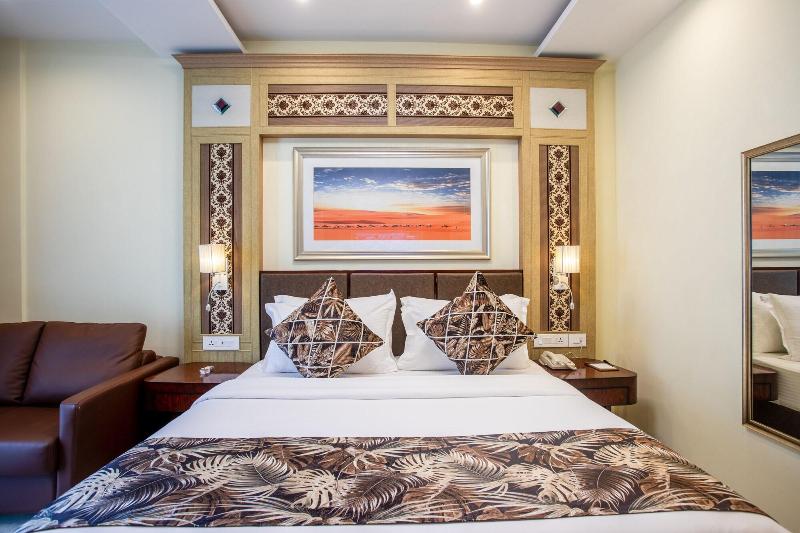 The Avenue Grand image