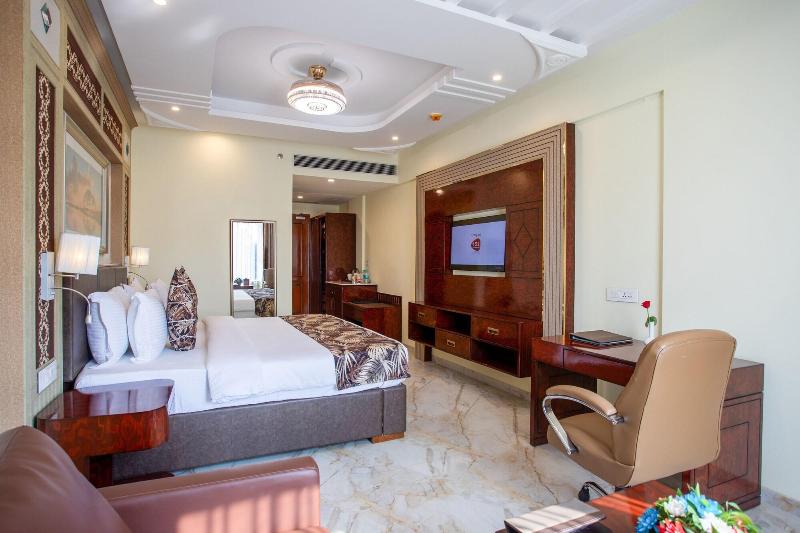 The Avenue Grand image