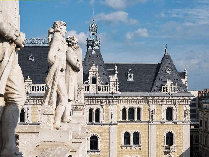 W Budapest image