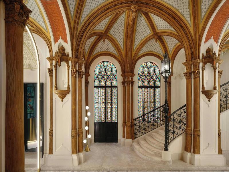 W Budapest image