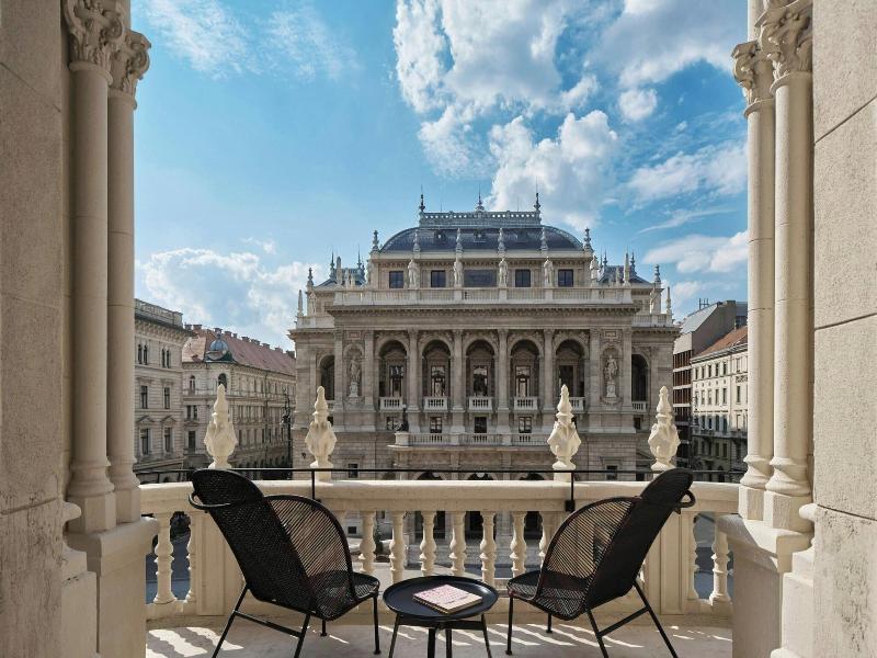 W Budapest image