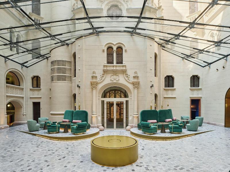 W Budapest image