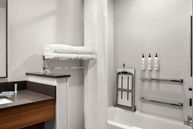 Fairfield Inn Suites By Marriott Baraboo image