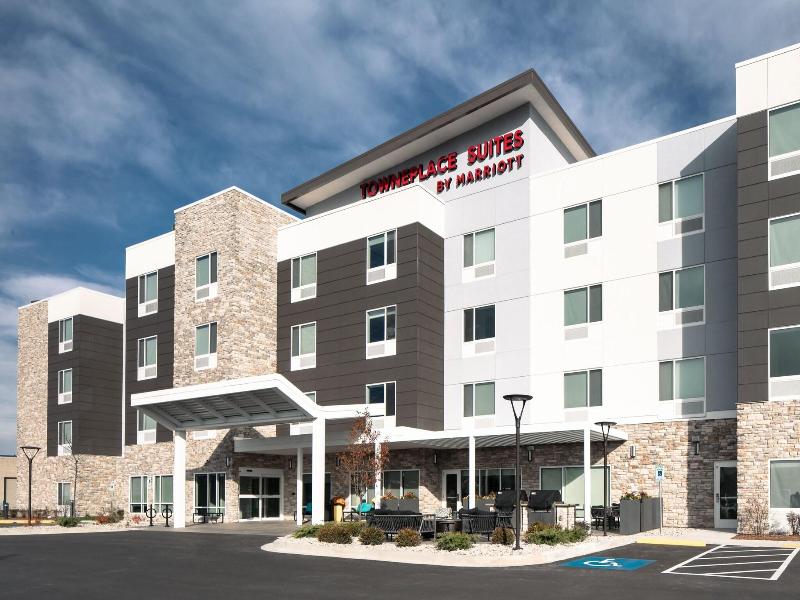 Towneplace Suites By Marriott Oconomowoc image