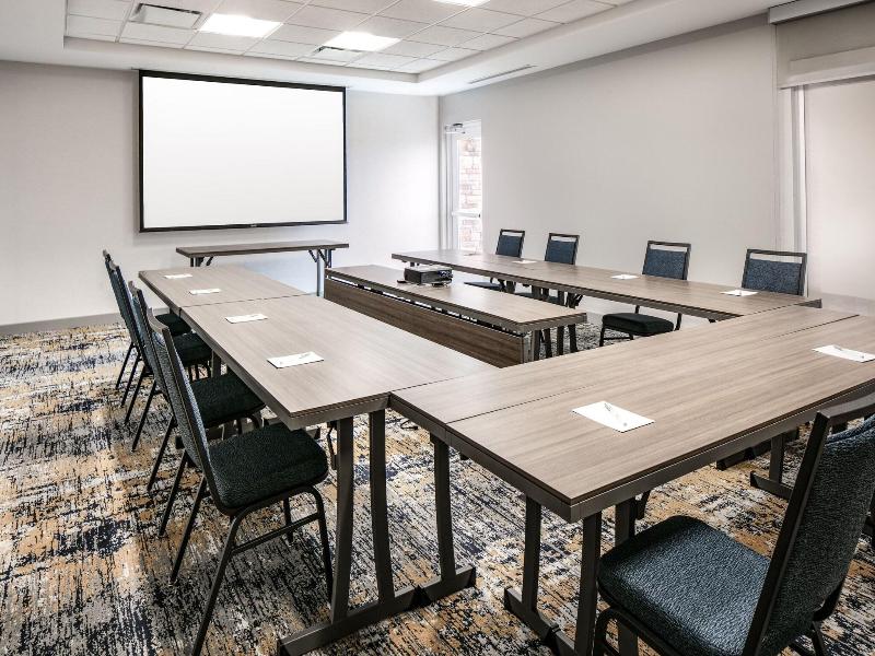 Towneplace Suites By Marriott Oconomowoc image