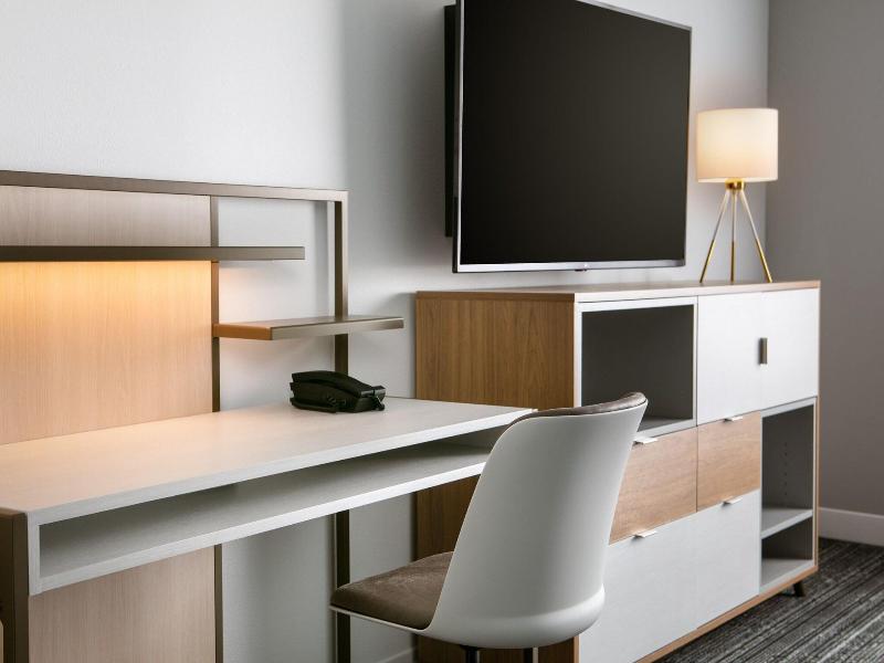 Towneplace Suites By Marriott Oconomowoc image
