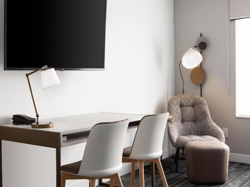 Towneplace Suites By Marriott Oconomowoc image
