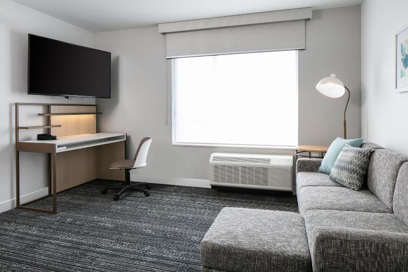 Towneplace Suites By Marriott Oconomowoc image
