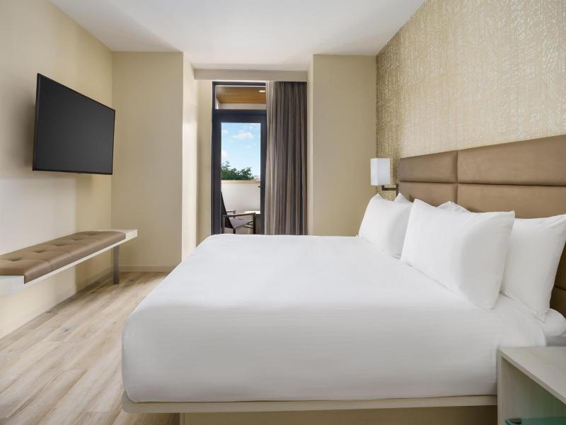 Ac Hotel By Marriott Naples 5th Avenue image