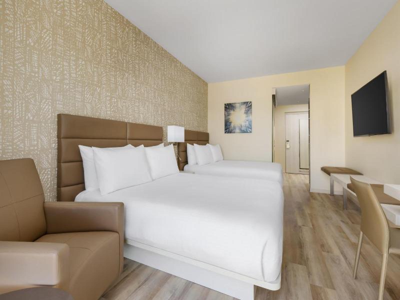 Ac Hotel By Marriott Naples 5th Avenue image