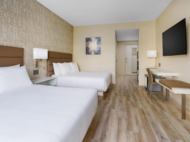 Ac Hotel By Marriott Naples 5th Avenue image