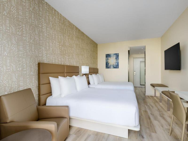 Ac Hotel By Marriott Naples 5th Avenue image