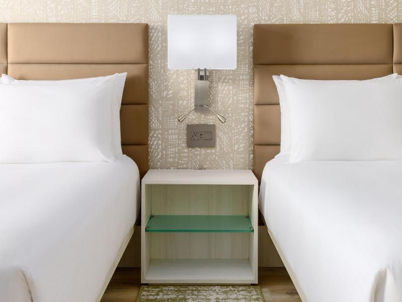 Ac Hotel By Marriott Naples 5th Avenue image