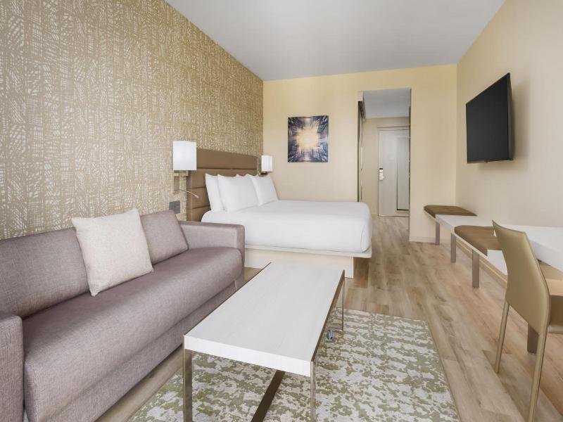 Ac Hotel By Marriott Naples 5th Avenue image