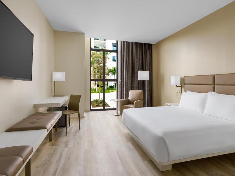 Ac Hotel By Marriott Naples 5th Avenue image