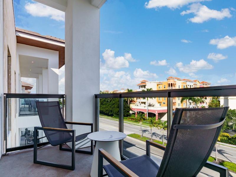 Ac Hotel By Marriott Naples 5th Avenue image