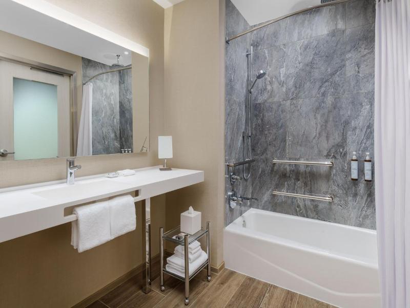 Ac Hotel By Marriott Naples 5th Avenue image