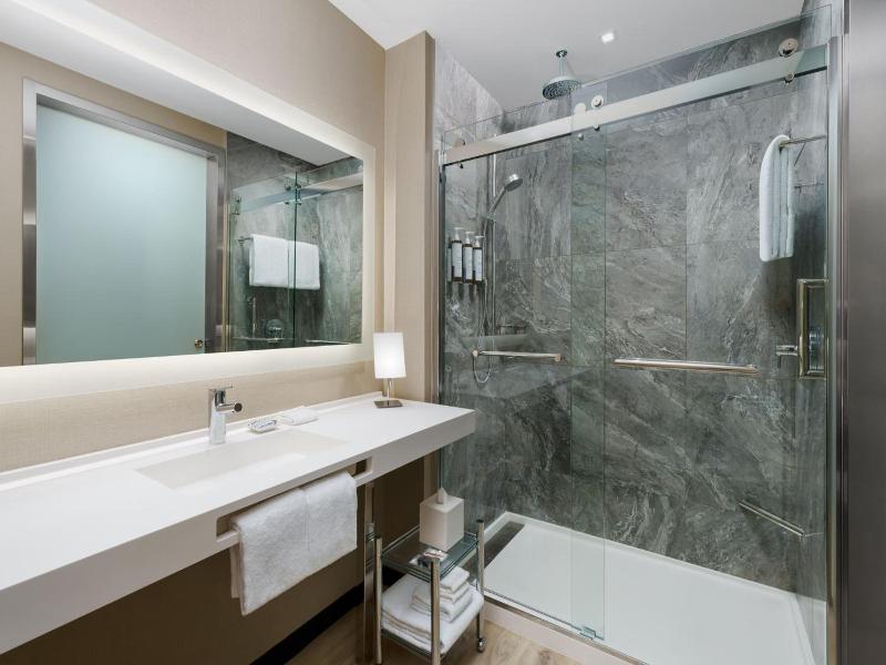 Ac Hotel By Marriott Naples 5th Avenue image