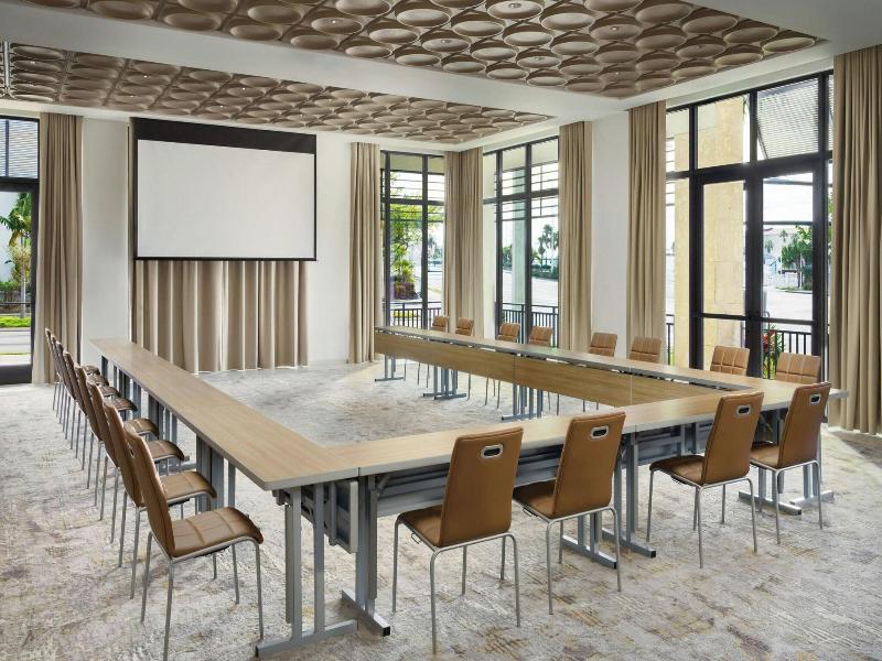 Ac Hotel By Marriott Naples 5th Avenue image