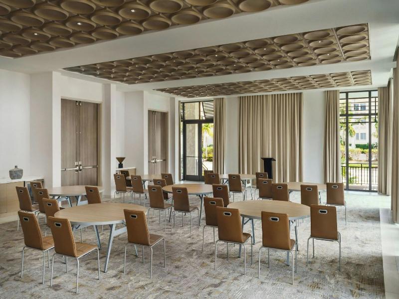 Ac Hotel By Marriott Naples 5th Avenue image