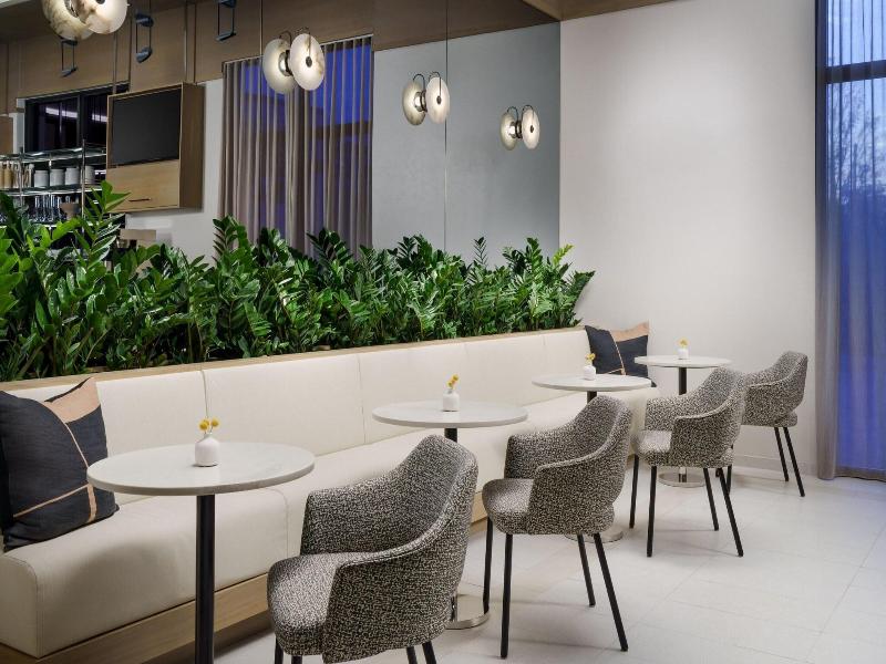 Ac Hotel By Marriott Naples 5th Avenue image