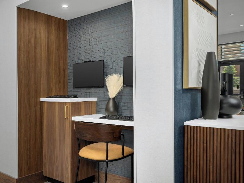 Courtyard By Marriott Bozeman image
