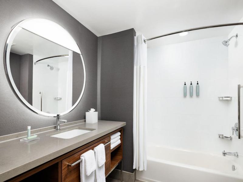 Courtyard By Marriott New Castle image