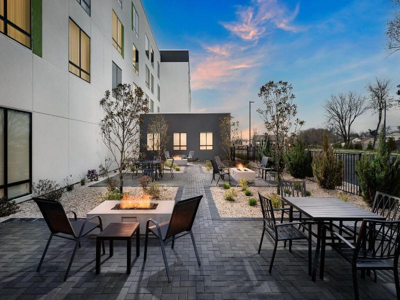 Courtyard By Marriott New Castle image