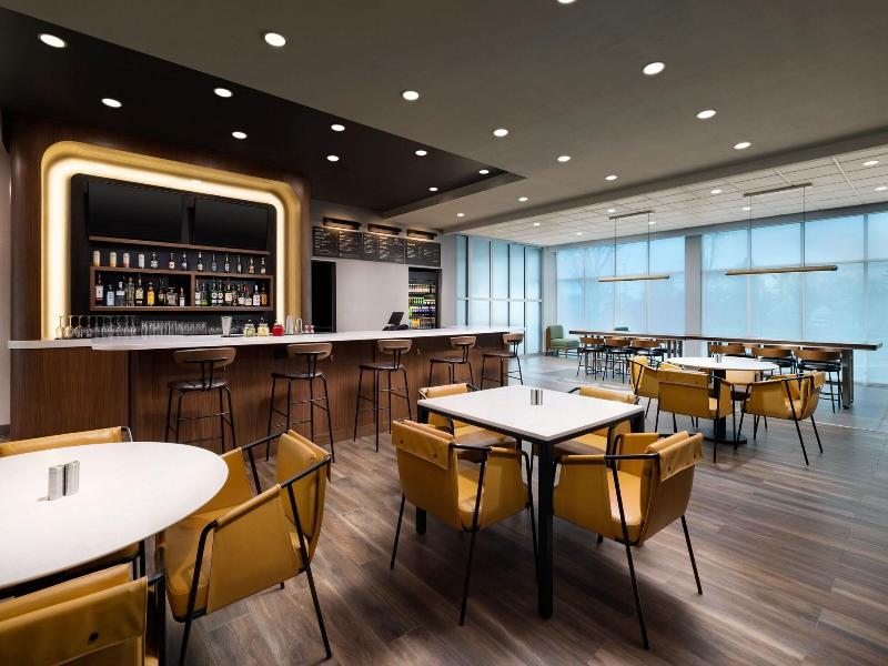 Courtyard By Marriott New Castle image