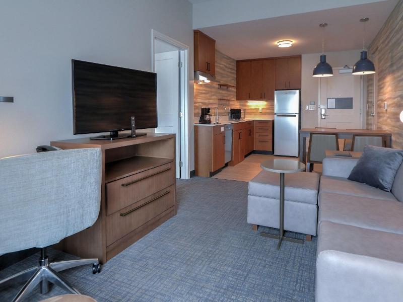 SUITE TWO QUEEN BEDS ONE BEDROOM — photo 10