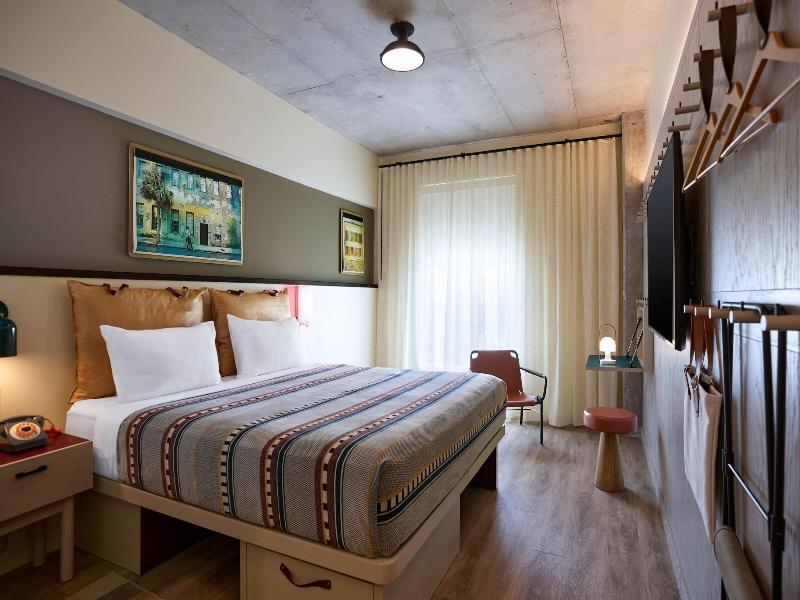 Moxy Charleston Downtown image