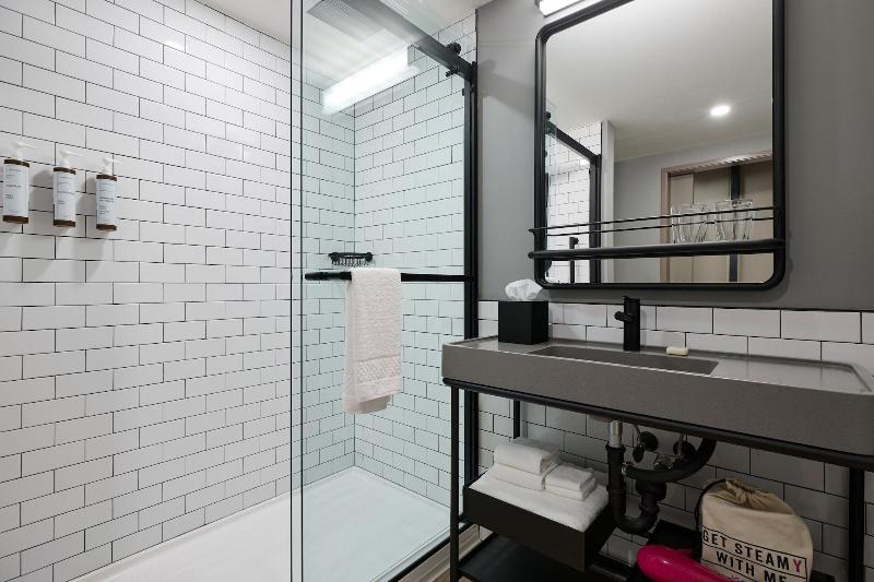 Moxy Charleston Downtown image