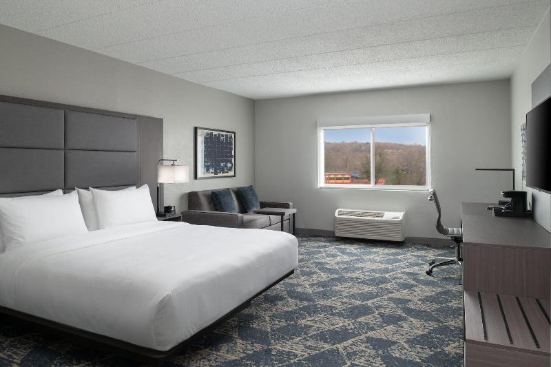 Fairfield Inn Suites By Marriott Framingham image