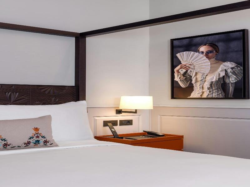 Dorothea Hotel Budapest Autograph Collection image