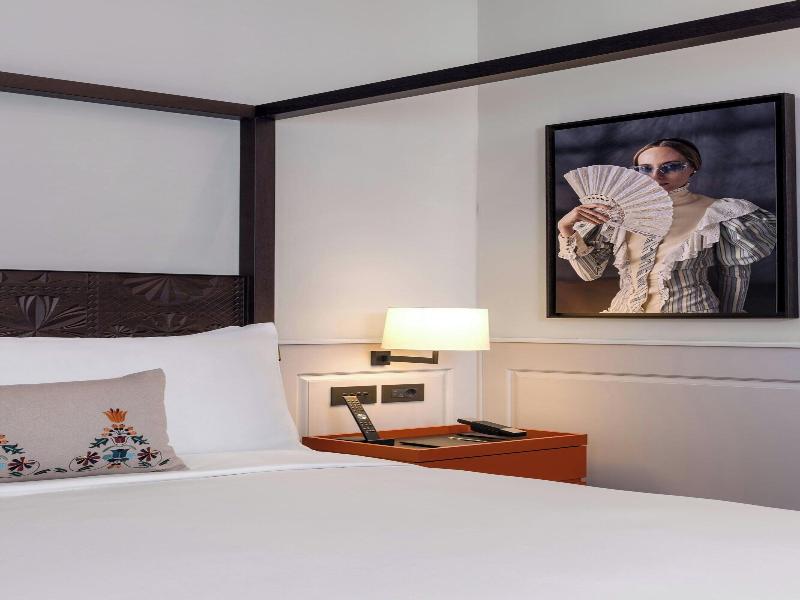 Dorothea Hotel Budapest Autograph Collection image