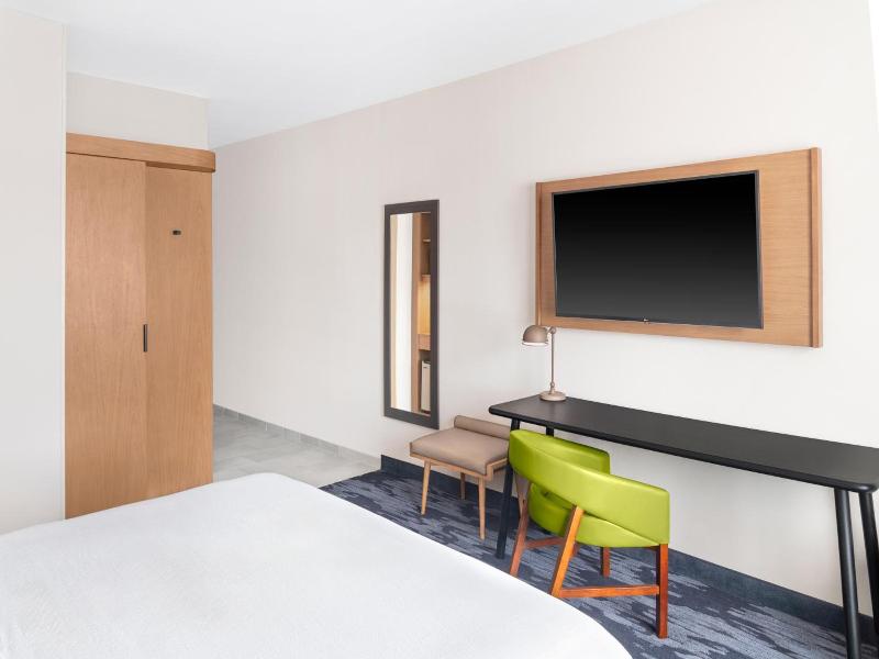 Fairfield Inn Suites By Marriott Detroit Taylor image