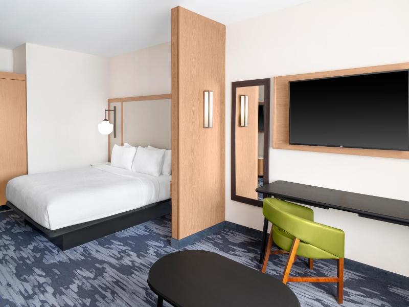 Fairfield Inn Suites By Marriott Detroit Taylor image