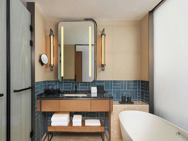 SUITE DELUXE WITH VIEWS