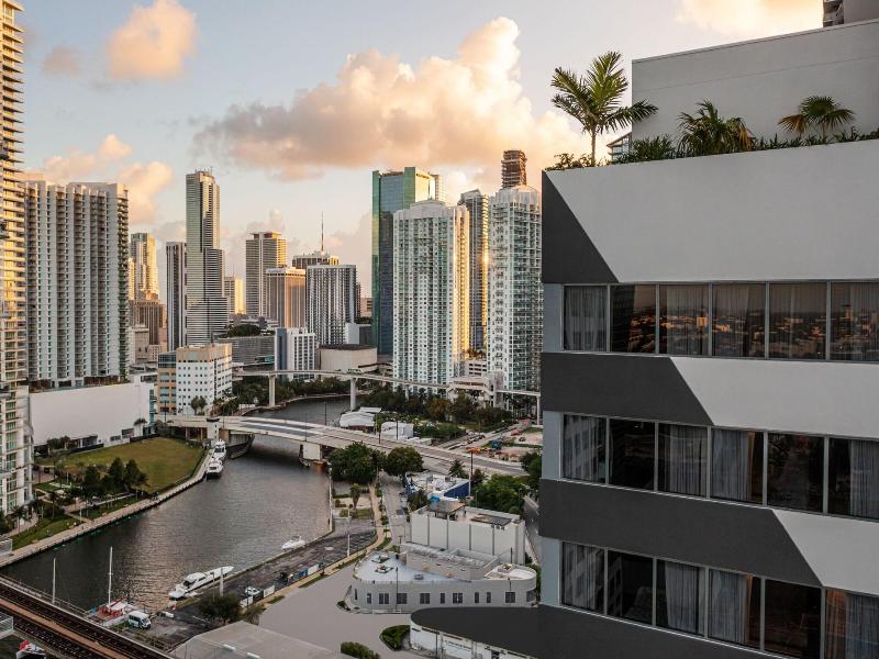 Element Miami Brickell image