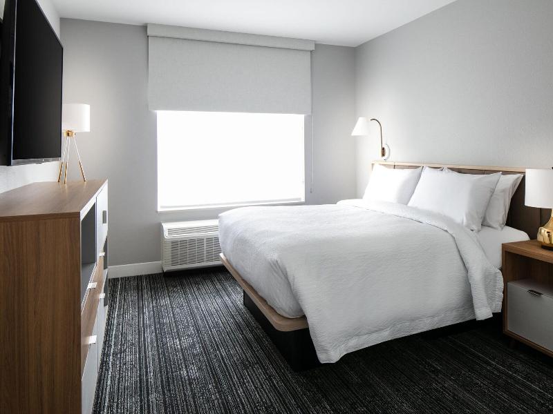 SUITE QUEEN SIZE BED