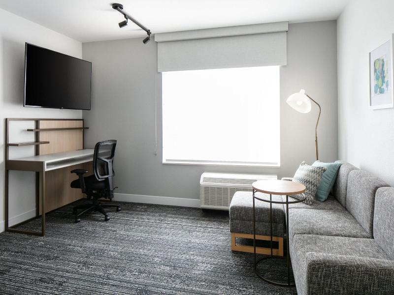SUITE QUEEN SIZE BED